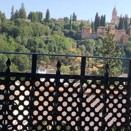 Проживание в семье Alhambra En El Sacromonte